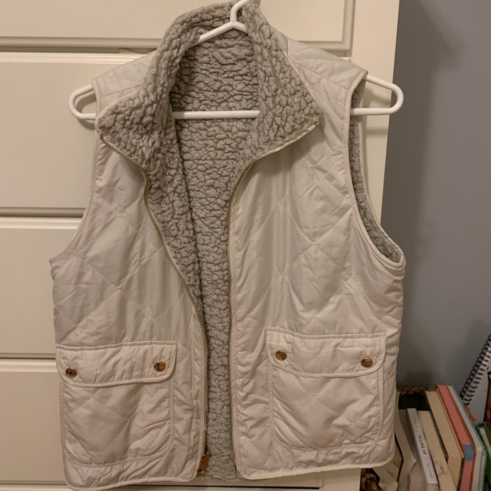 Women’s reversible Sherpa vest